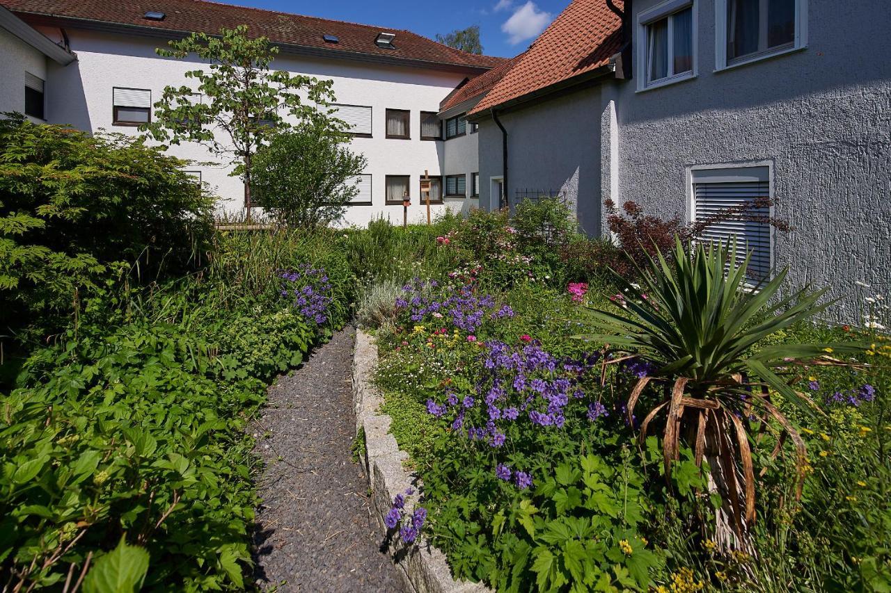 Hotel Gaestehaus St Theresia Bodensee Friedrichshafen Exterior foto