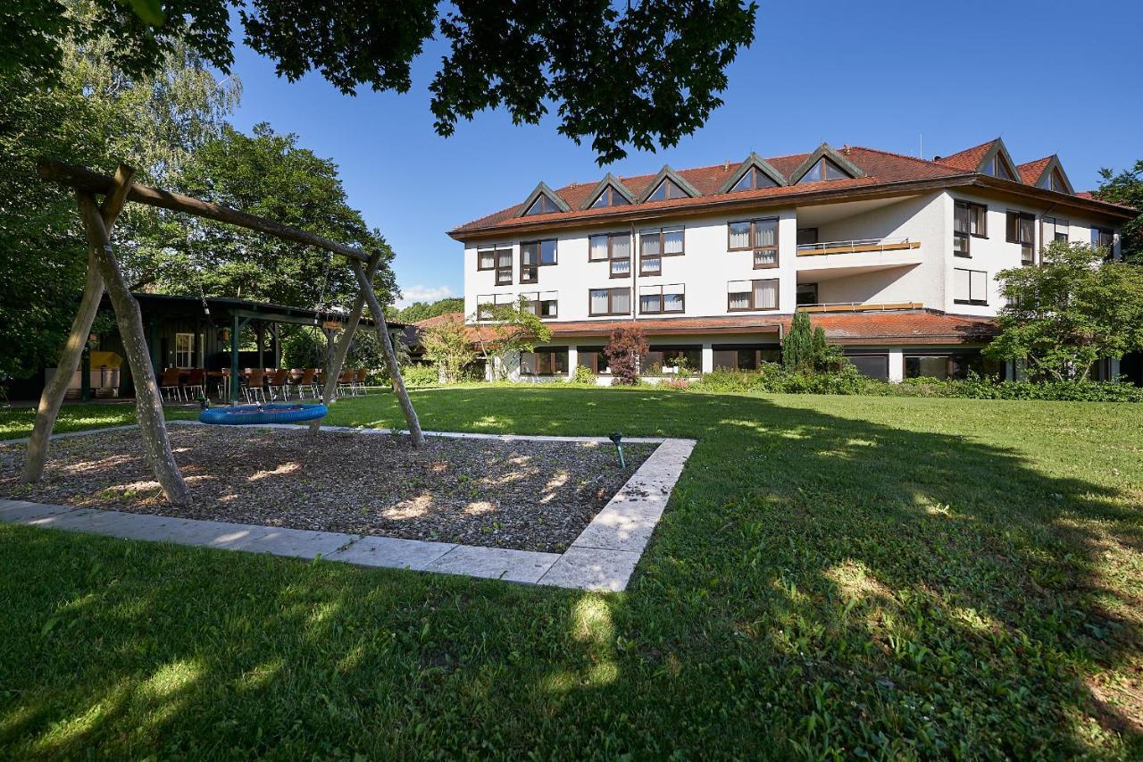 Hotel Gaestehaus St Theresia Bodensee Friedrichshafen Exterior foto